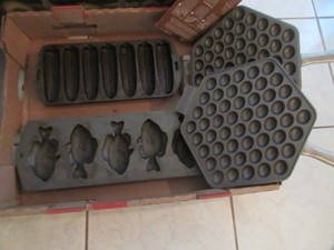 lot 255 image: CAST IRON CORNBREAD MOLDS AND AN  EGG WAFFLE PAN