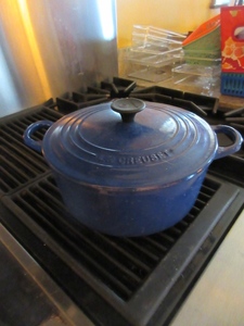 lot 258 image: LE CREUSET #22 DUTCH OVEN