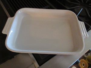lot 259 image: LE CREUSET BAKING PAN