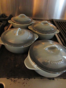 lot 260 image: LE CREUSET MINI COCOTTES  WITH LIDS . NEVER USED.