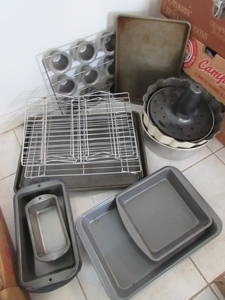 lot 273 image: ASSORTED BAKEWARE