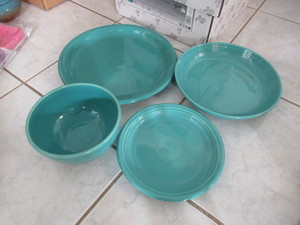 lot 278 image: FIESTA 3 PC BISTRO SETS PLUS SALAD BOWLS
