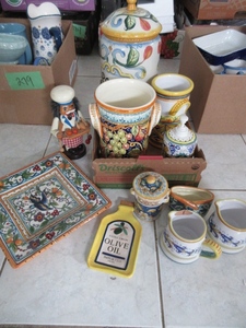 lot 280 image: ITALIAN THEMED POTTERY ITEMS
