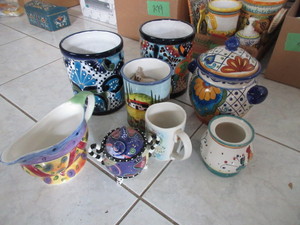 lot 283 image: COLORFUL CERAMIC ITEMS