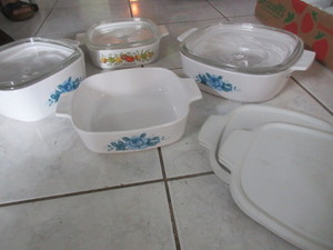lot 286 image: CORNING BAKING DISHES WITH COVERS