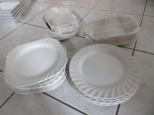 lot 287 image: JOHNSON BROS SCALOPED EDGE PLATES AND SOME NEW BAKING DISHES