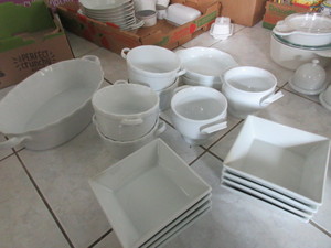 lot 291 image: SUR LA TABLE, BIA, STUDIO NOVA DISHES
