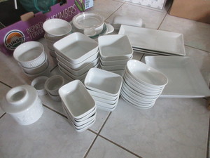 lot 292 image: CORNING, BUTTER BELL, HOME AND AND OTHER MISC. WHITE DISHES