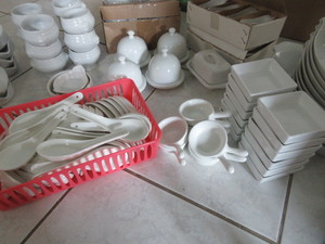 lot 293 image: MIXED BRANDS OF WHITE DISHES