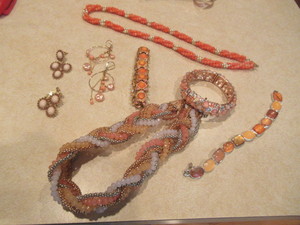 lot 135 image: NECKLACES, BRACELETS, EARRINGS