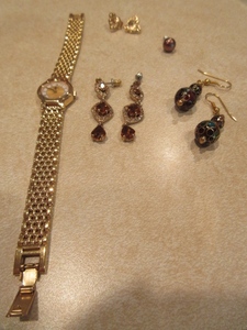 lot 141 image: SEIKO WATCH, MONET EARRINGS AND MORE