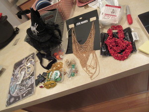 lot 144 image: HOLIDAY JEWELRY, STEVE MADDEN NECKLACE AND MISC. ITEMS