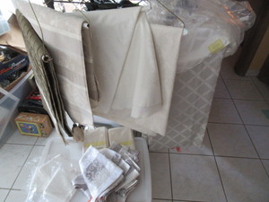 lot 301 image: LENOX TABLE LINEN AND MORE
