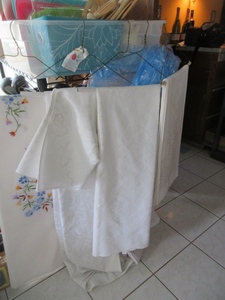 lot 302 image: NICE QUALITY TABLE LINENS