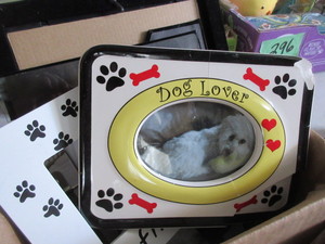 lot 308 image: DOG THEMED PICTURE FRAMES AND SIGNS
