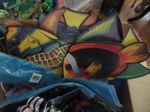 lot 401 image: FISH THEMED PAPER PRODUCTS AND COLORFUL FISH AND WATER THEMED  LAMPS