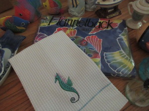 lot 408 image: MISC. FISH THEMED ITEMS