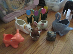 lot 412 image: CERAMIC AND WOOD ANIMAL AND FLORAL FIGURINES