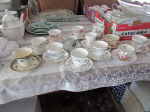 lot 420 image: BONE CHINA CUPS AND SAUCERS