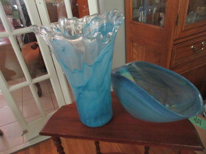 lot 422 image: ART GLASS VASES