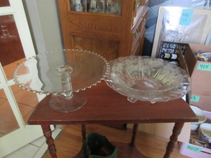 lot 433 image: VINTAGE LACE PATTERN BOWLS AND A CAKE PLATE