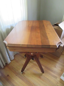 lot 171 image: SOLID WOOD ANTIQUE TABLE ON WHEELS