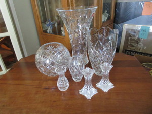 lot 439 image: RCR CRYSTELLARIA VASE AND OTHER CRYSTALCUT GLASS ITEMS