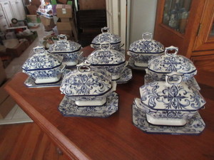 lot 448 image: RCCL HAND PAINTED PORTUGUESE PERSONAL SOUP TUREENS