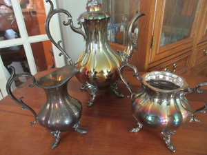 lot 462 image: REED & BARTON 3 PC SILVER PLATED COFFEE SET