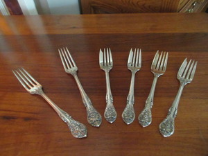 lot 474 image: GORHAM STERLING SILVER - KING EDWARD PATTERN - FORKS