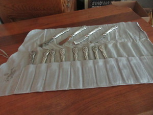 lot 475 image: GORHAM STERLING SILVER FLATWARE - KING EDWARD PATTERN - BUTTER KNIVES