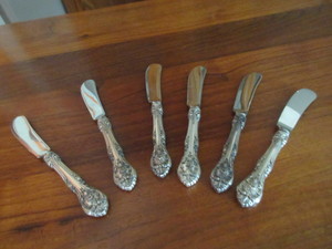 lot 476 image: GORHAM STERLING SILVER FLATWARE - KING EDWARD PATTERN - BUTTER KNIVES