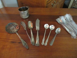 lot 482 image: STERLING SILVER BABY CUP AND SILVER PLATED, STAINLESS UTENSILS