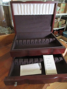 lot 485 image: WOODEN SILVERWARE CASE