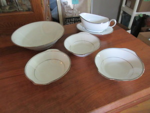 lot 497 image: NORITAKE DIANA #2611 PLATINUM TRIM FINE CHINA - SERVING PIECES