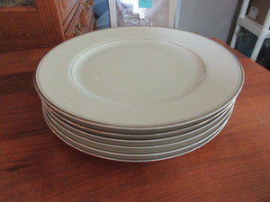 lot 498 image: MIKASA IVORY CHINA BELAIR -  DINNER PLATES