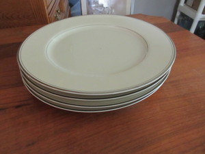 lot 499 image: MIKASA IVORY CHINA BELAIR DINNER PLATES