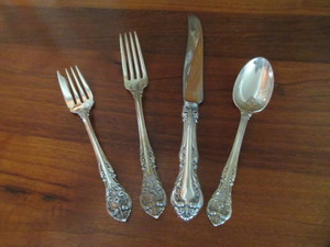 lot 466 image: GORHAM STERLING SILVER FLATWARE - KING EDWARD PATTERN - 4 PC PLACE SETTING