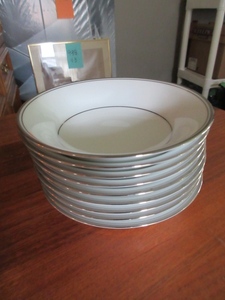 lot 493 image: NORITAKE DIANA #2611 PLATINUM TRIM FINE CHINA - DESSERT BOWLS