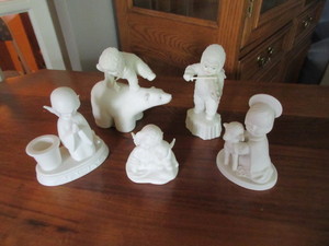 lot 512 image: ASSORTED SNOW BABIES