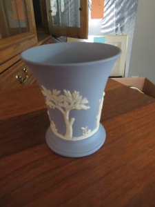 lot 516 image: WEDGEWOOD CUP FROM 1951