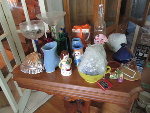 lot 520 image: MISC. SPICE DISHES, COLORED BOTTLES, VASES ETC.