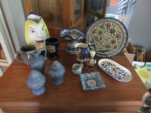 lot 521 image: ITALIAN CERAMICS, RENAISSANCE CUP,  MOON PITCHER AND MORE