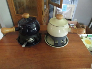 lot 523 image: FONDUE POTS - NEVER USED