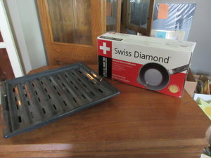 lot 528 image: SWISS DIAMOND SAUCE PAN WITH LID AND A BROILER PAN - NEW