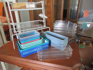 lot 529 image: KITCHEN AND PANTRY STORAGE BINS AND RACKS - NEW AND LIKE NEW