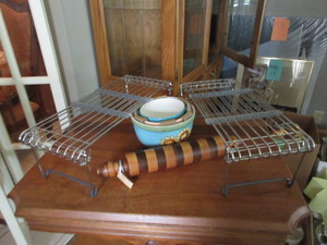 lot 530 image: EXPANDING SHELF RACKS, DECORATIVE BOWLS, WOODEN ROLLING PIN