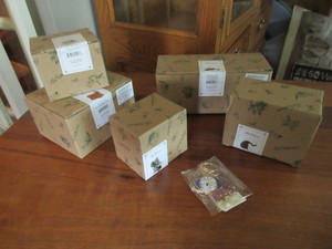 lot 532 image: JIM SHORE ELEPHANT FIGURINES AND BOOK FIGURINES