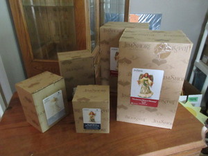 lot 533 image: JIM SHORE ANGEL FIGURINES - NEW IN ORIGINAL BOXES