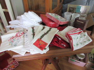 lot 539 image: CHRISTMAS LINENS - MOST ARE NEW